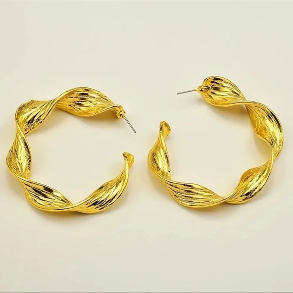 Zara Gold Circle Hoop Earrings - Picture 3 of 8